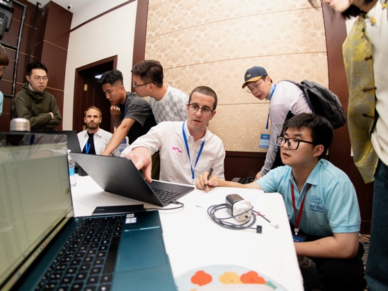 Craig Warren demonstrating gprMax on a laptop to a group of workshop participants at GPR 2024